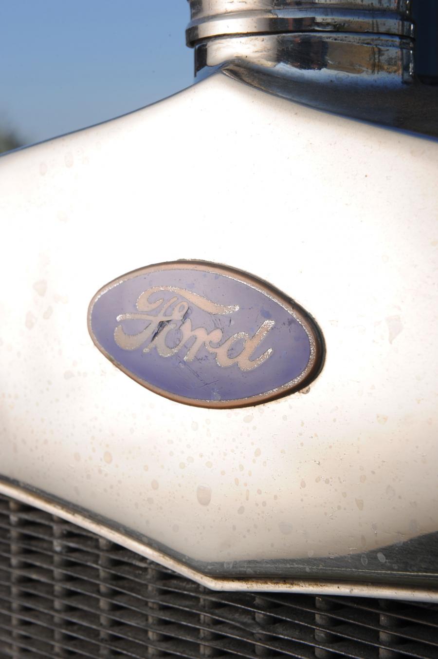  Ford Model A Tudor Sedan 1928 года  (фото 2 из 9)